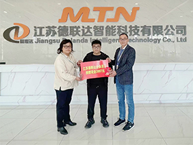 企业有温度 员工有依靠|bwin·必赢电子为困难员工开展爱心募捐活动